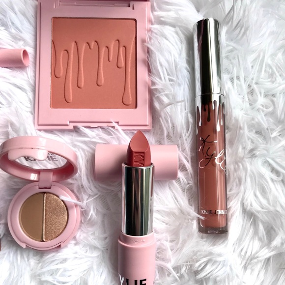 NEW Kylie Cosmetics Holiday Set - Picture 3 of 6